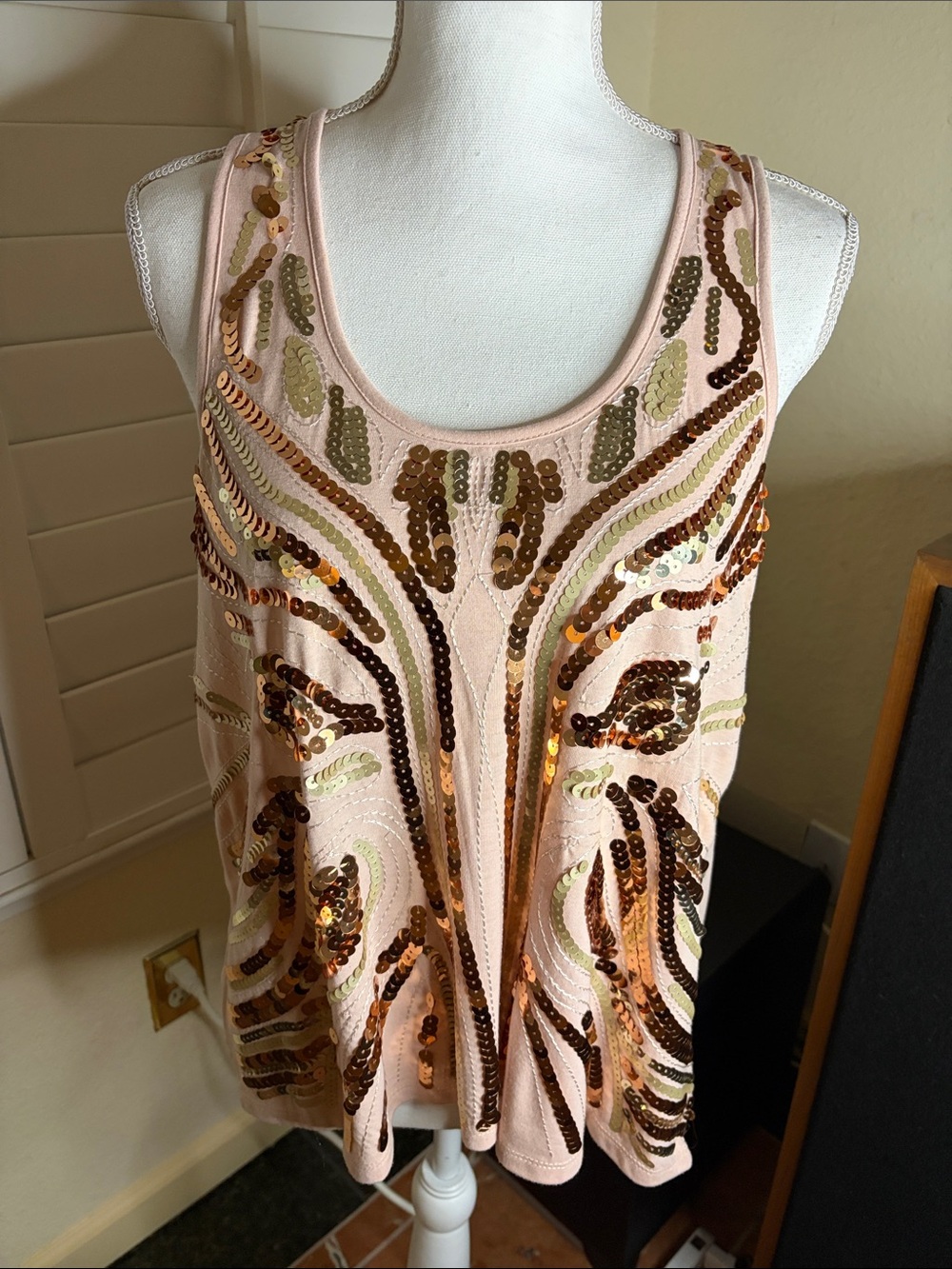💛🩷Almost Famous Light Pink Top W/Rose Gold & Gold Sequins & Racer Back Sz XL